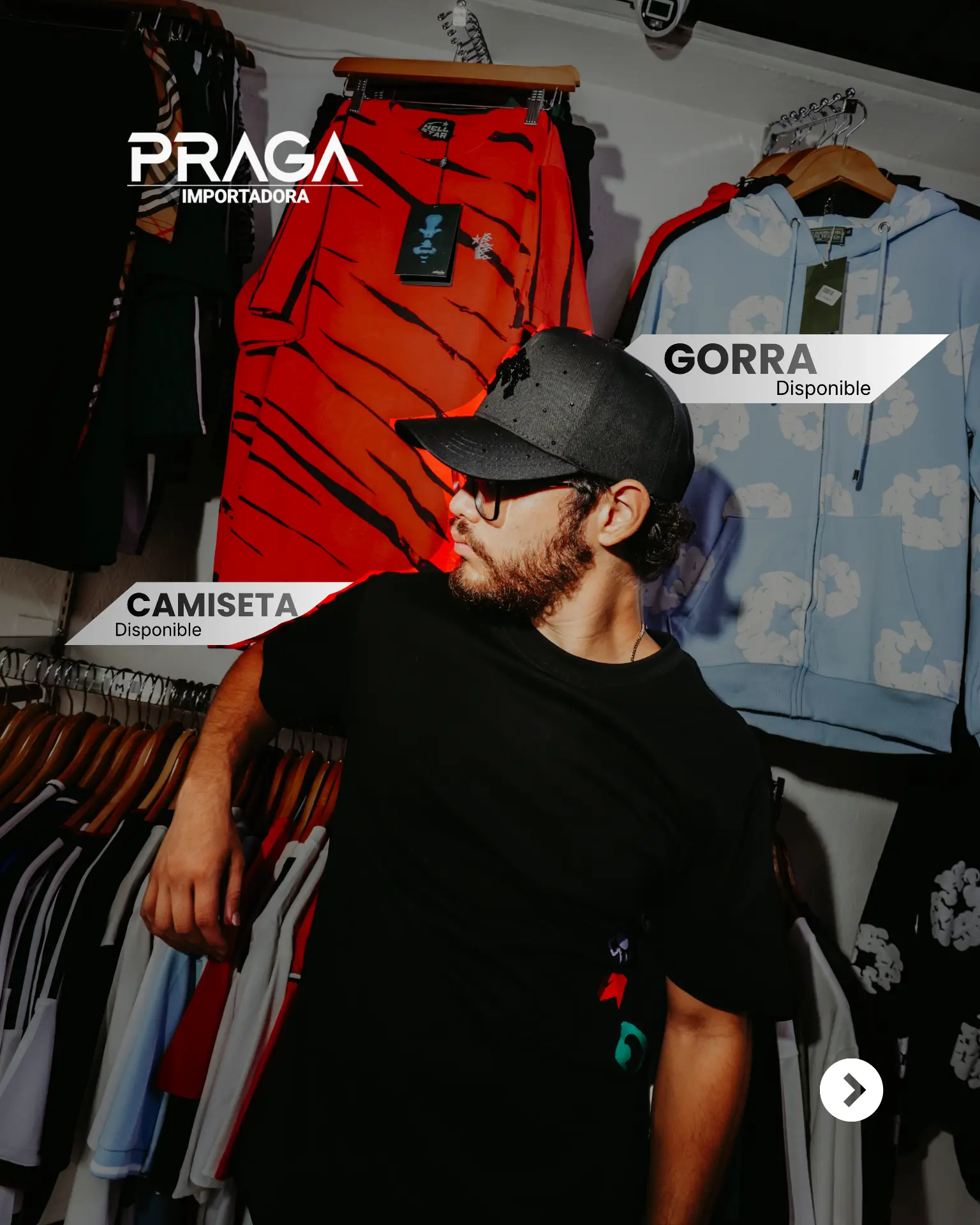 Camiseta negra y gorra negra